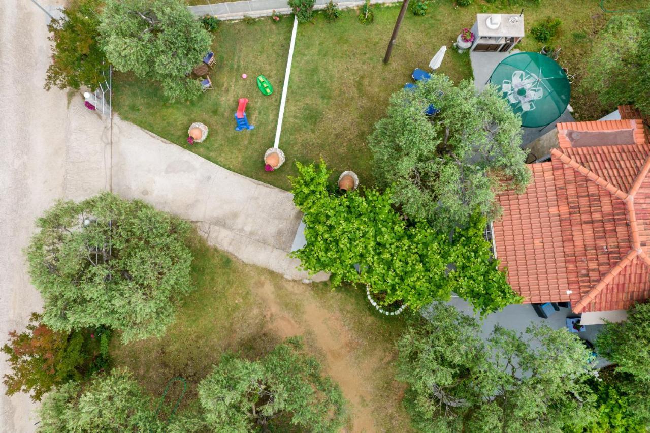 Kiriakos Holiday Home Астрис Экстерьер фото